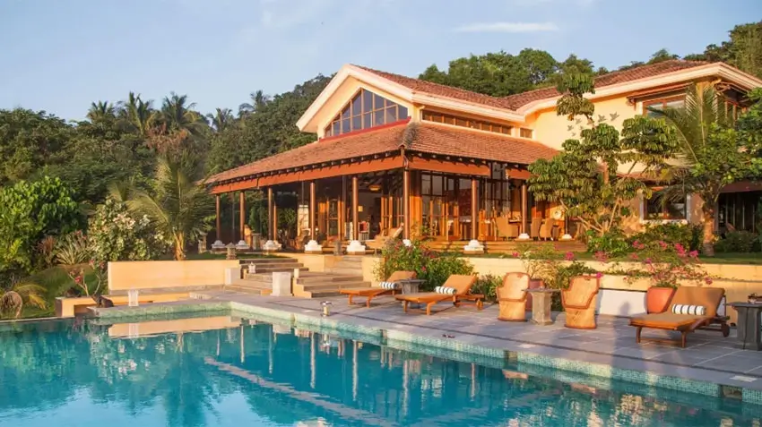Airbnb vs Luxury Hotels in India