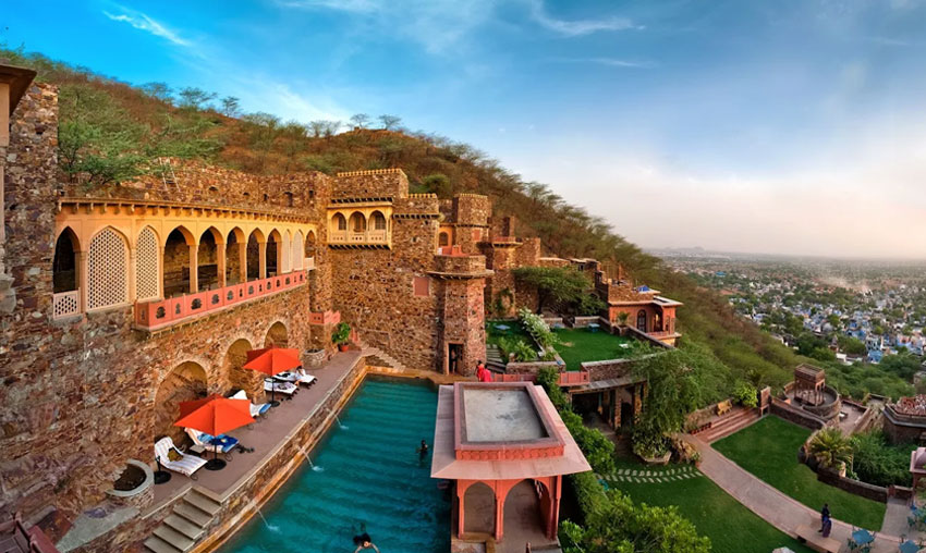 Best Places to Visit Between Delhi and Jaipur | Luxury Tour