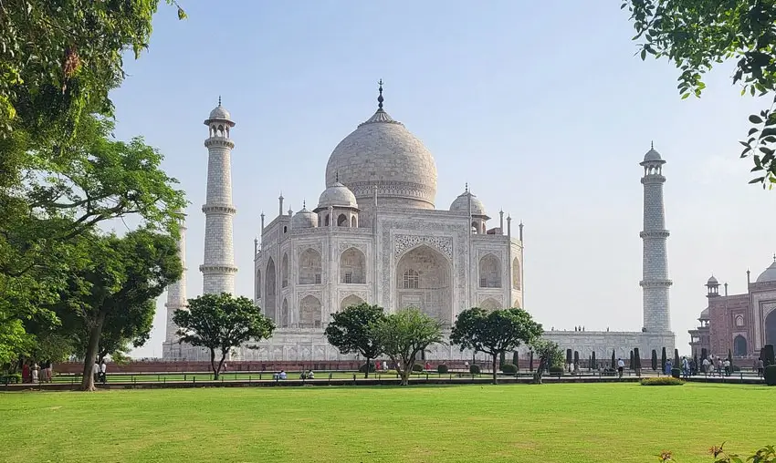 Best Tourist Places to Visit in Agra – Complete Travel Guide