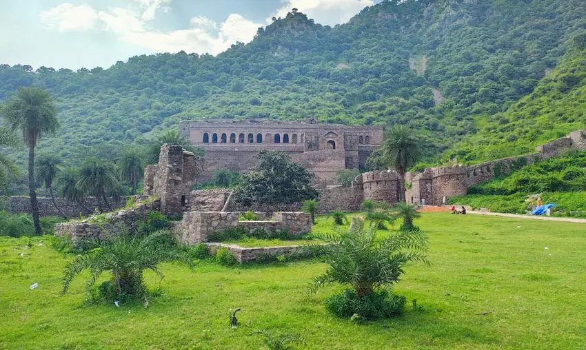 Delhi to Jaipur Road Trip Guide | Routes & Travel Tips