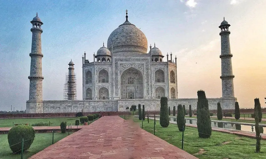 Delhi to Taj Mahal by Private Car and Driver | Best Route, Travel Tips & Price Guide