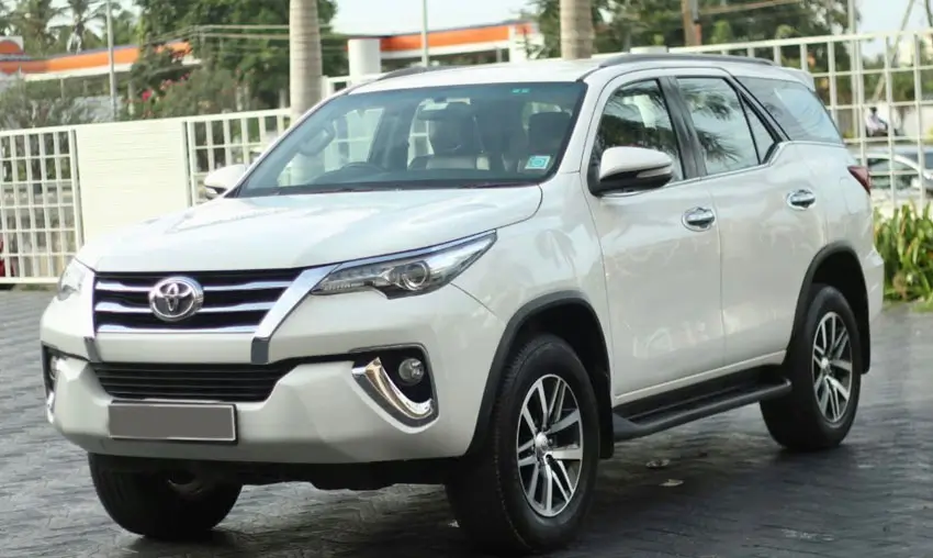 Why Foreign Tourists Prefer Car and Driver in India