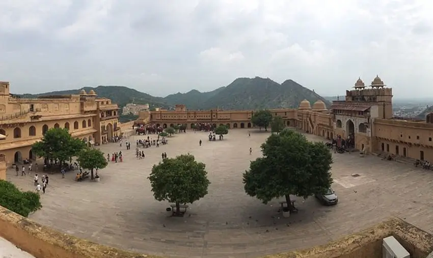 Why Hiring a Private Driver in India is the Safest and Most Comfortable Choice for First-Time Travelers