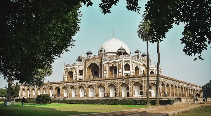 Luxury India Tours Starting from Delhi vs Mumbai | Which Gateway is Best?