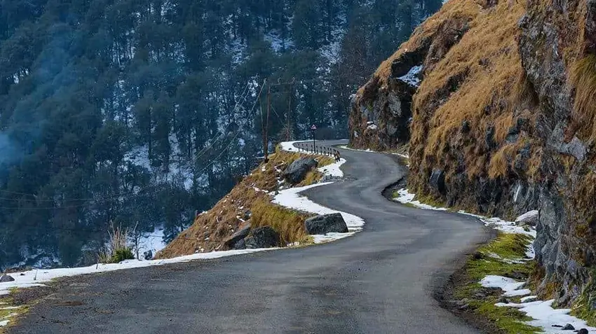 Luxury Road Trips in India: How a Private Driver Redefines Comfort, Freedom & Cultural Depth