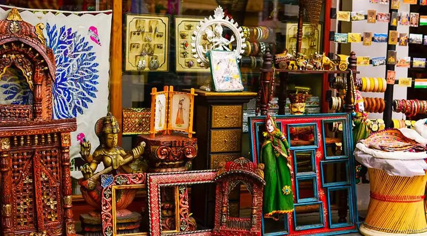 Luxury Shopping Tour in Udaipur with Local Artisans & Bazaars
