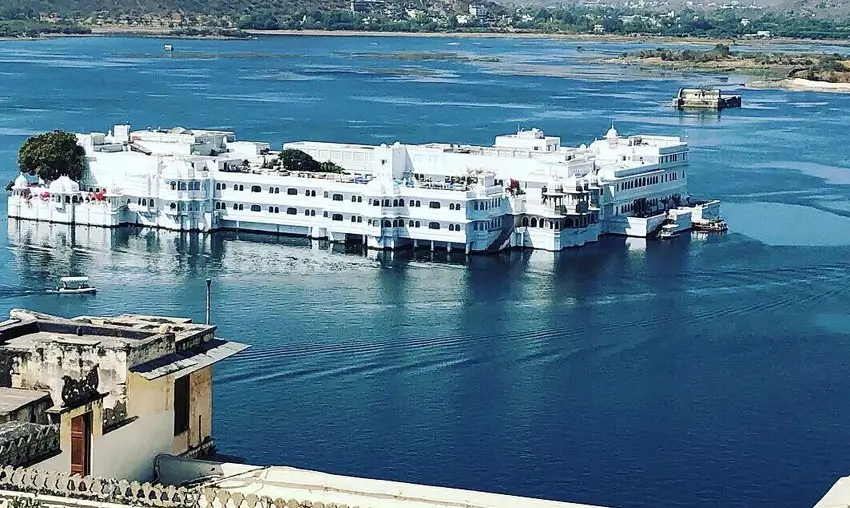 Udaipur Private Tour Driver | Best Lakes, Palaces & Day Trips With a Luxury Car and Driver