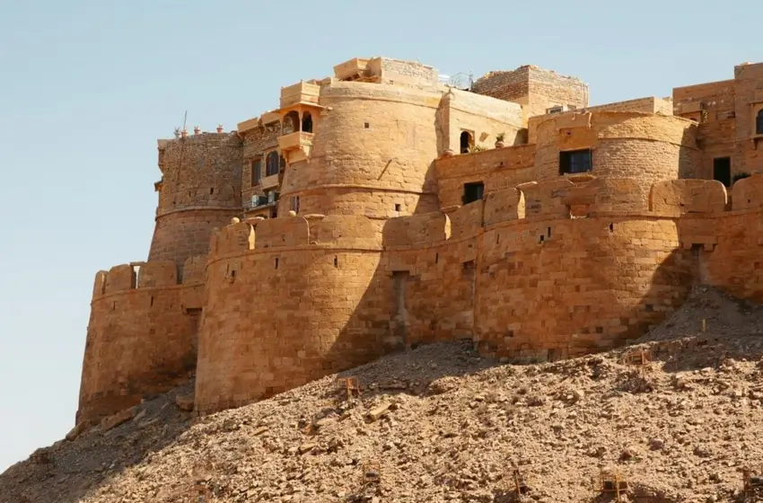 Jaisalmer Travel Guide – Forts, Desert Safaris & Luxury Stays