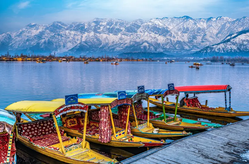 Kashmir Travel Guide – Dal Lake, Gulmarg, Pahalgam & Luxury Stays