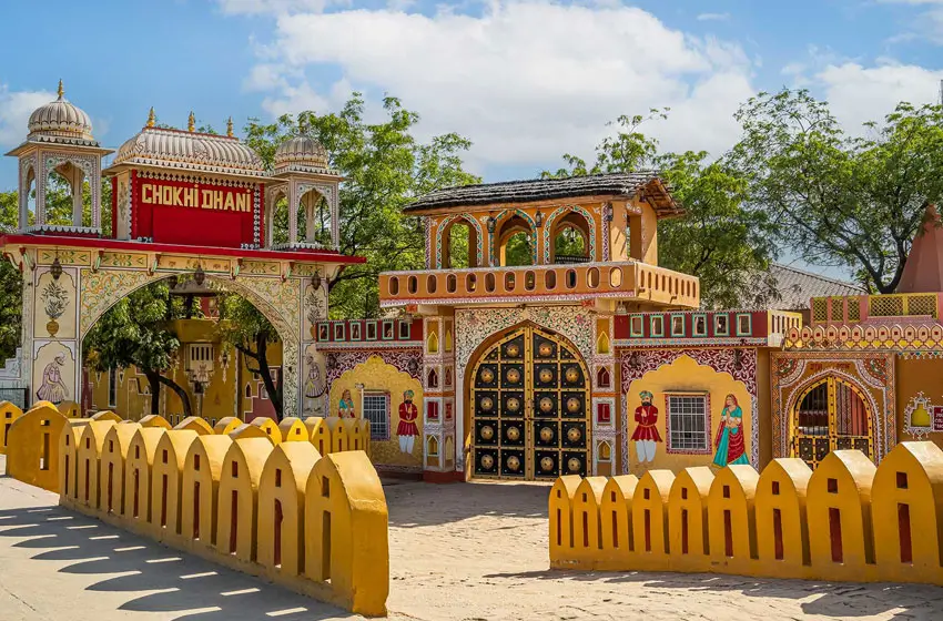 Jaipur Sightseeing Tour with Chokhi Dhani Evening Experience