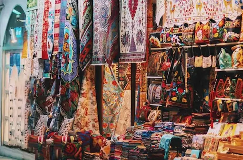 Half Day Delhi Private Shopping Tour with Guide by Car | Luxury Shopping in Delhi