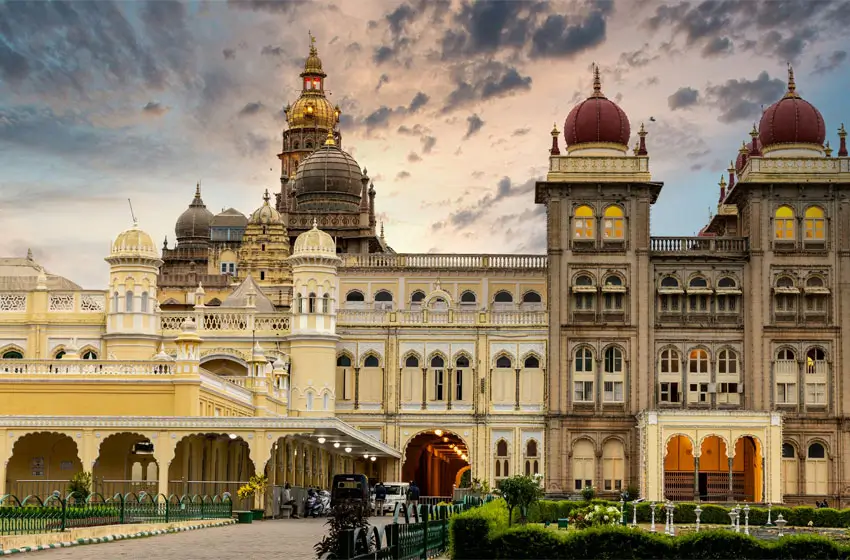 Golden Triangle Tour with Mysore & Hampi