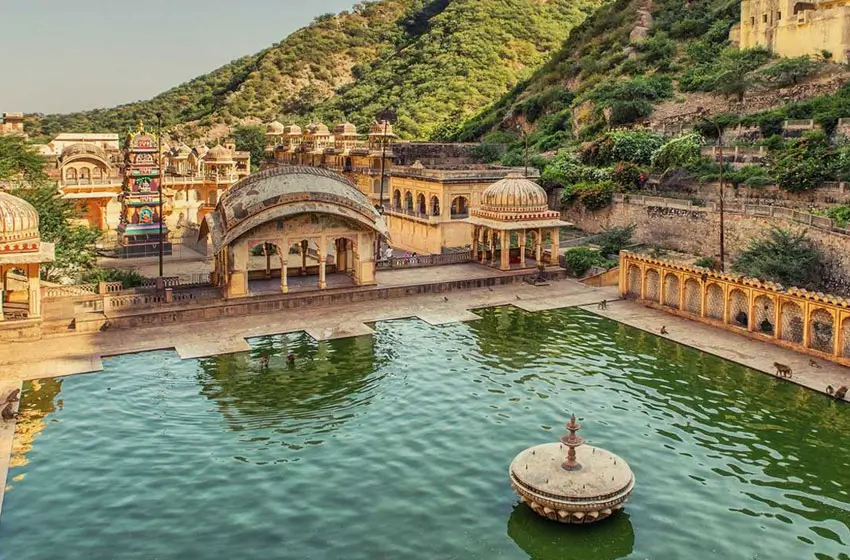 Jaipur Heritage Walking Tour – Pink City Bazaars & Temples