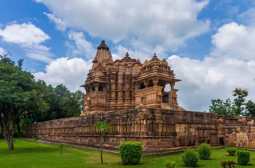 Golden Triangle Tour with Khajuraho & Varanasi