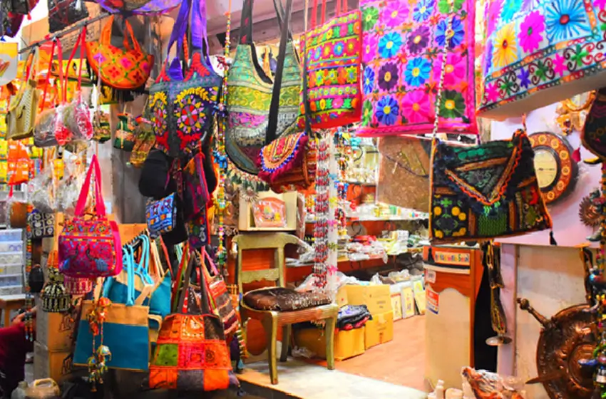 Jaipur Private Shopping Tour | Exclusive Car & Driver for Safe and Comfortable Shopping