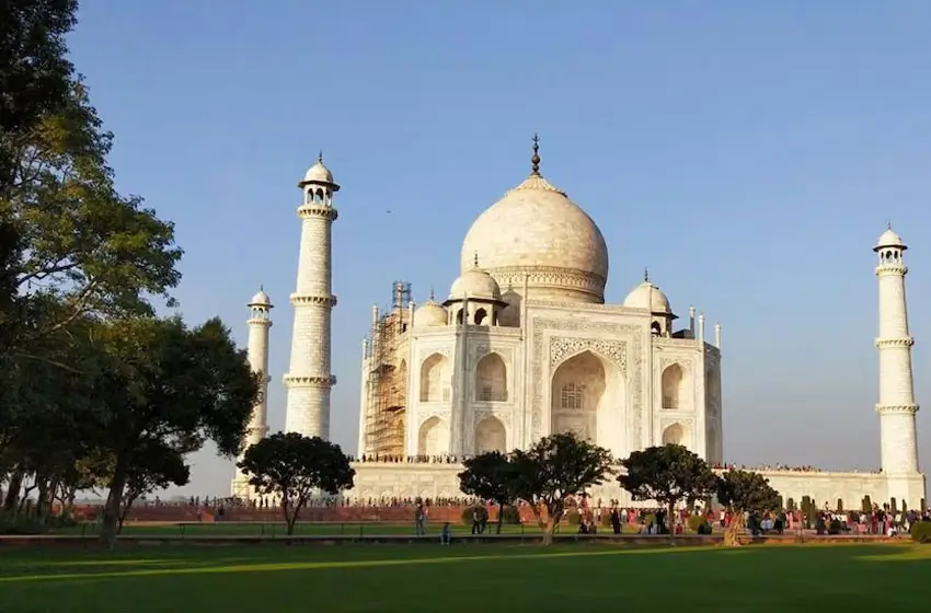 Same Day Taj Mahal Tour for Couples from Delhi