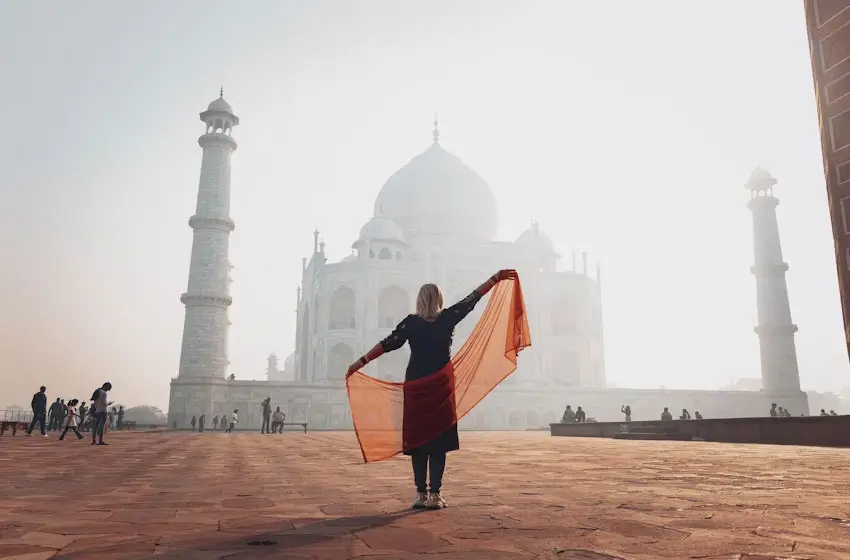Same Day Taj Mahal Tour for Solo Female Travelers from Delhi