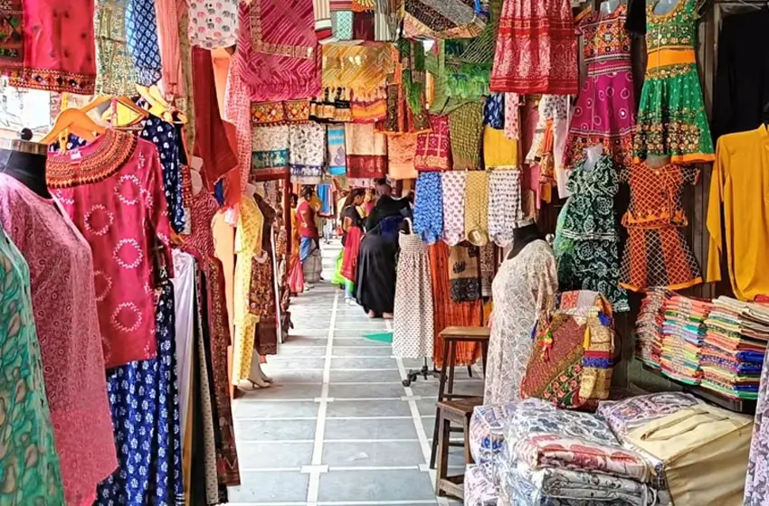Jaipur Textile & Fabric Shopping Tour | Private Car & Guide for Authentic Fabric Markets