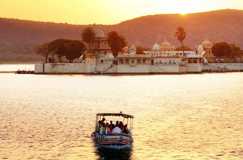 Udaipur One Day Tour with Boat Ride