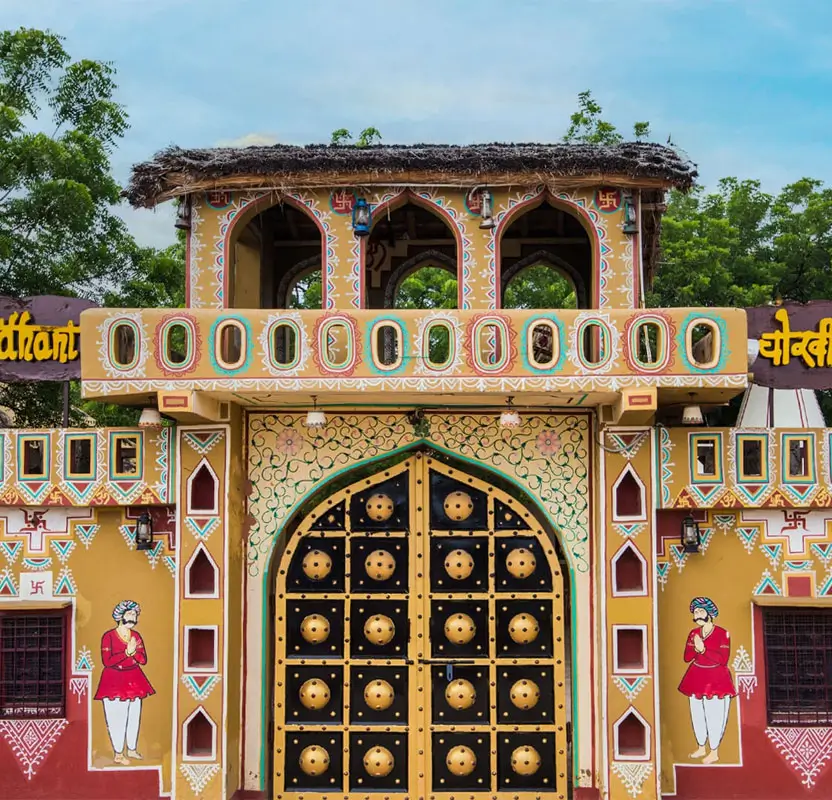 Jaipur Sightseeing Tour with Chokhi Dhani Evening Experience