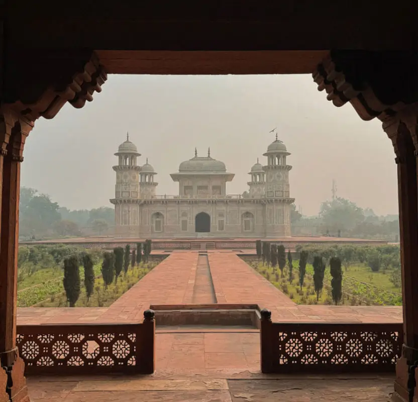 Same Day Taj Mahal Tour for Couples from Delhi