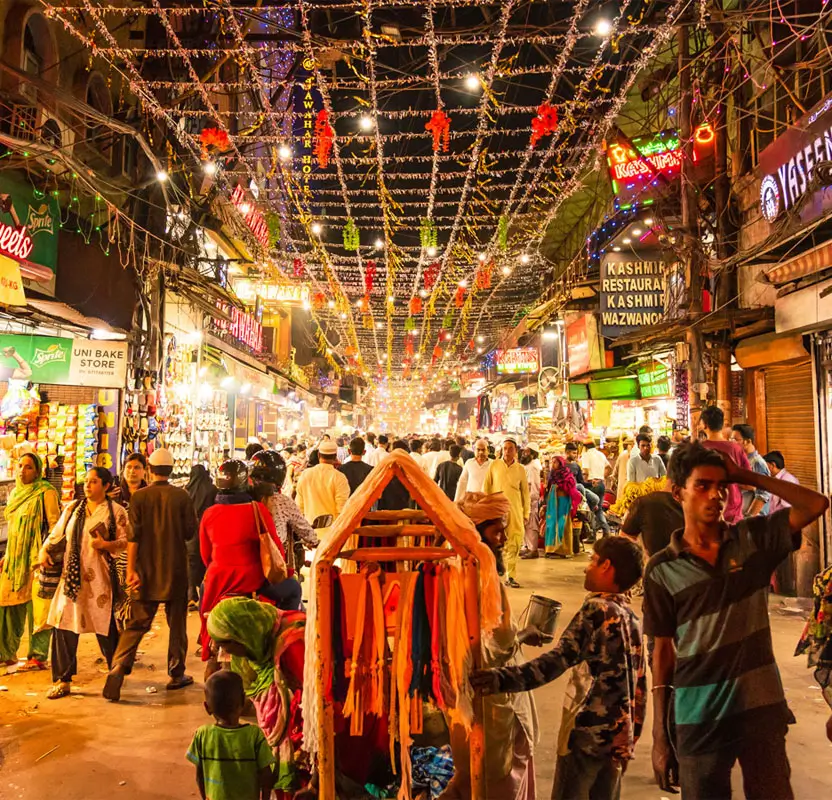 Half Day Delhi Private Shopping Tour with Guide by Car | Luxury Shopping in Delhi