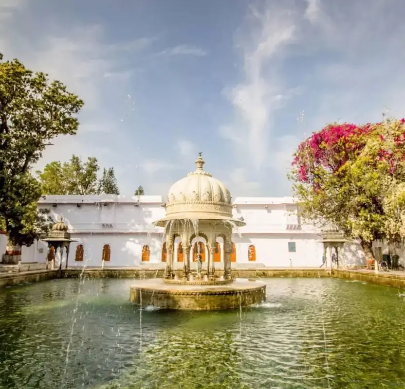 Rajasthan Luxury Tour with Rambagh Palace & Udaivilas Stay