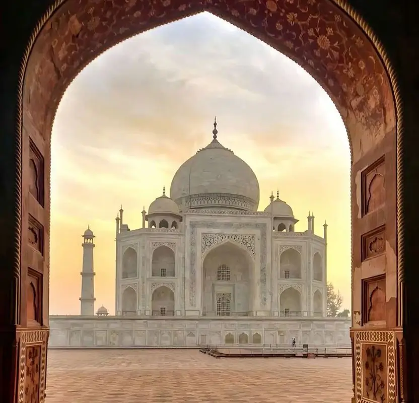Same Day Taj Mahal Tour for Couples from Delhi