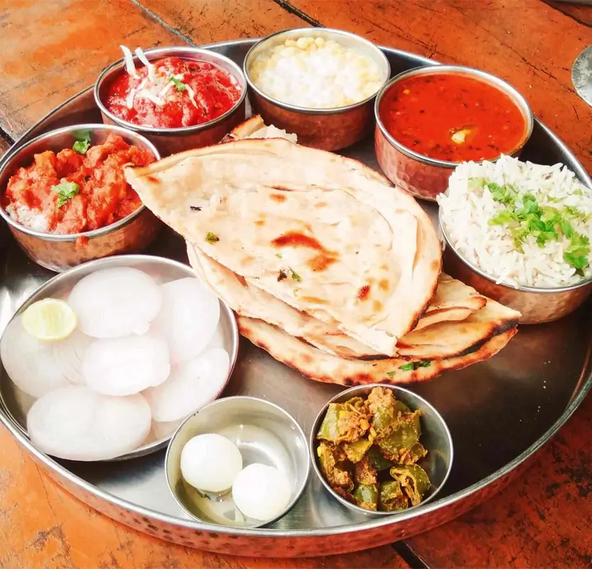 Golden Triangle Tour with Local Family Dinner Experience