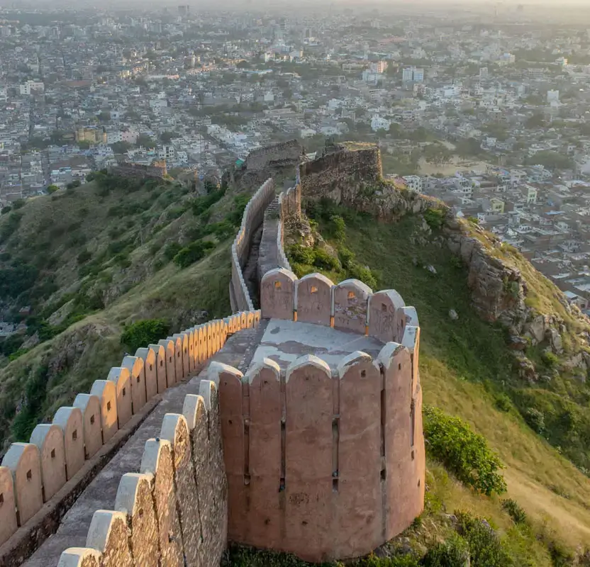 Jaipur Sightseeing Tour with Chokhi Dhani Evening Experience