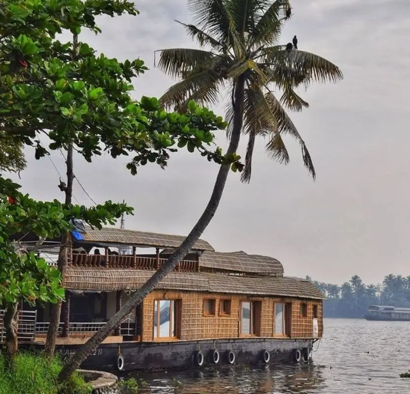 Luxury North & South India Palaces to Kerala Backwaters Journey | 16 Days Private Luxury India Tour