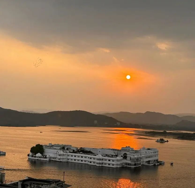 Same Day Udaipur Romantic Tour for Couples