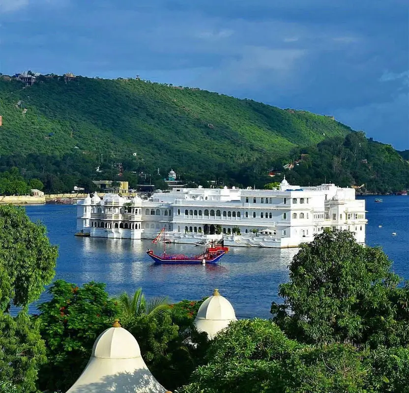 Udaipur One Day Tour with Boat Ride