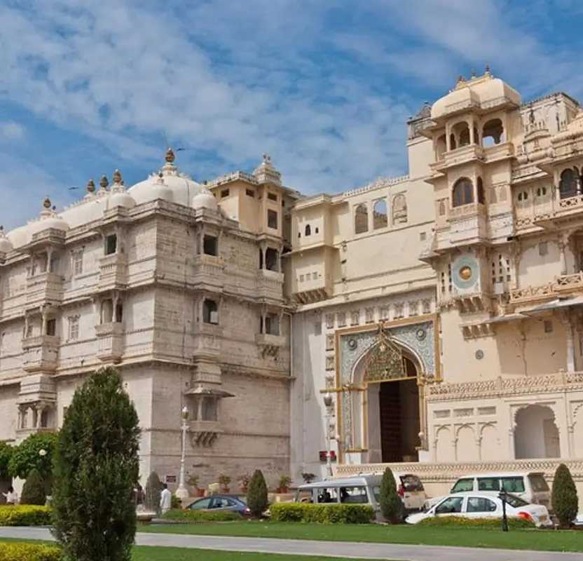 Same Day Udaipur Old City Walking Tour + Sightseeing