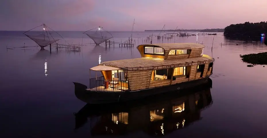 Alleppey-Floating-Luxury