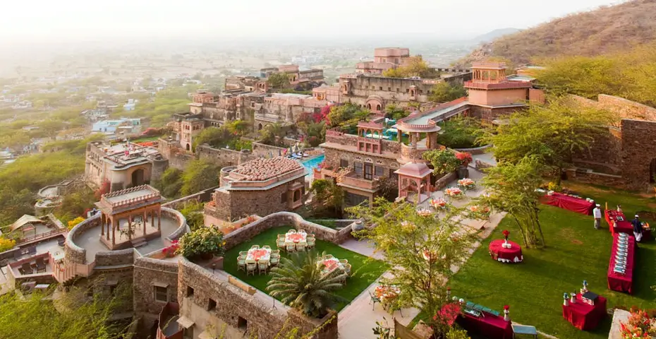 Neemrana-Fort-Palace