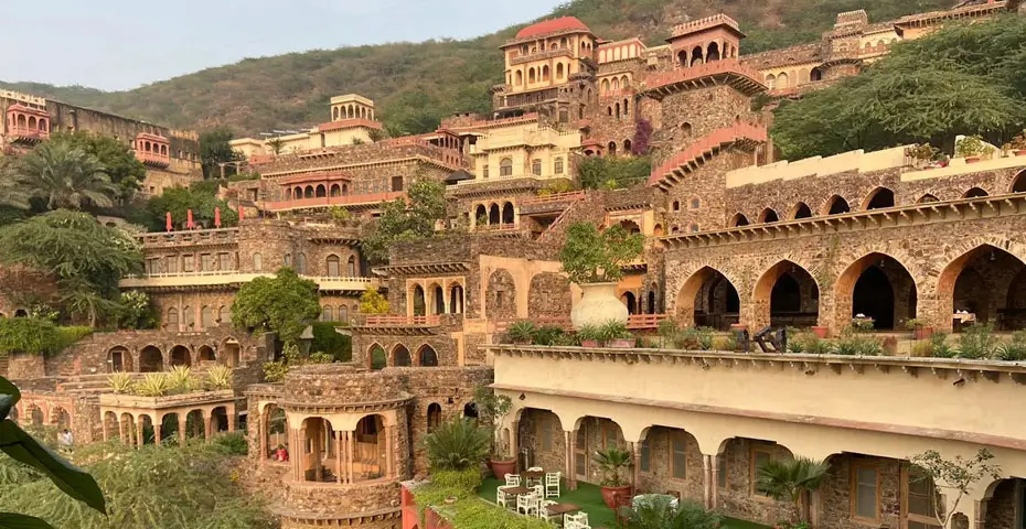 Neemrana-Fort-Palace