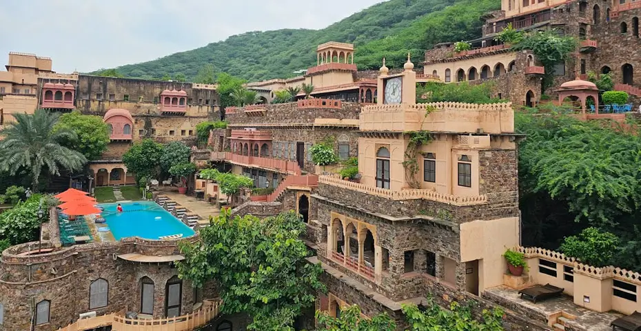 Neemrana-Fort-Palace