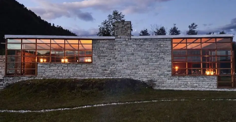 Shakti 360 Leti glass-and-stone pavilion above a Himalayan valley, Kumaon