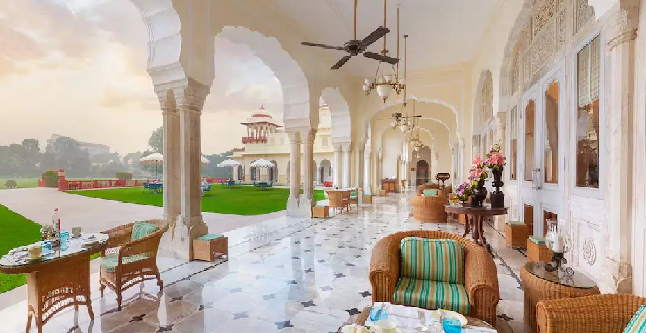 Butler service and separate living areas have practical value